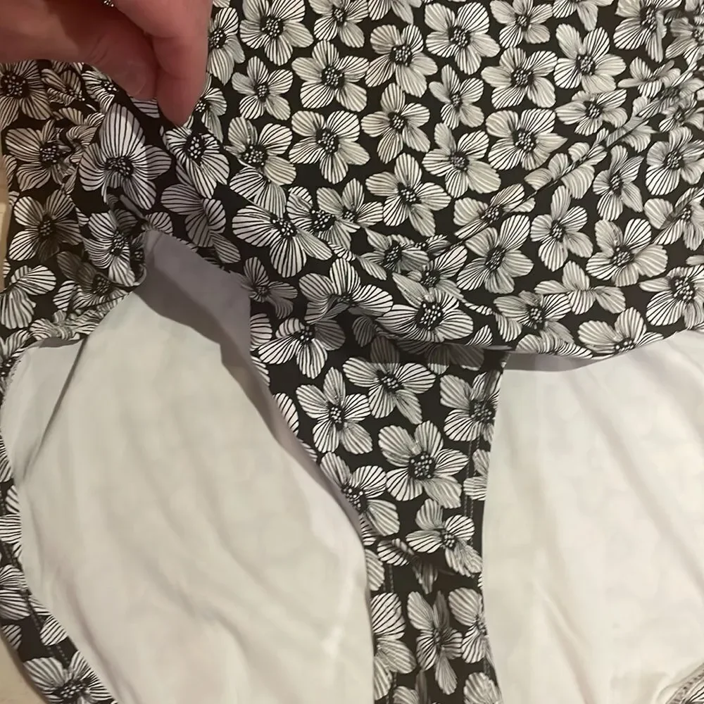 Anne Cole black & white flower one piece swimsuit SZ 16